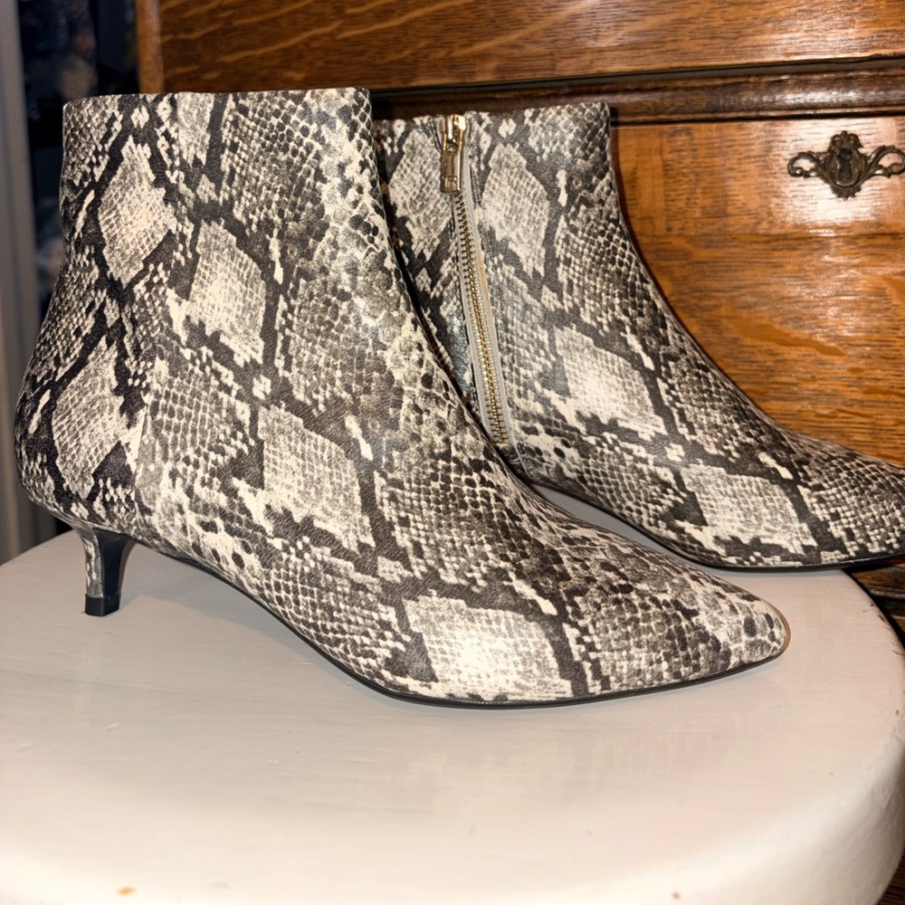 Taryn Rose Nelli Snakeskin Ankle Boots Leather Kitten Heel Size 6.5B